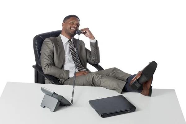 Homem de negócios rindo no telefone — Fotografia de Stock