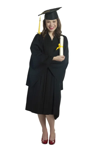 Mujer graduada sosteniendo su diploma — Foto de Stock