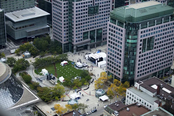 Jardim e edifícios — Fotografia de Stock