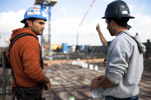 Architekten auf der Baustelle — Stockfoto