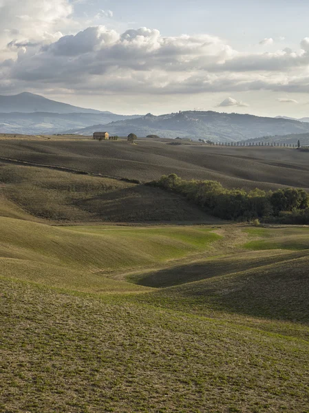 Weergave van veld schuur in Toscane — Stockfoto