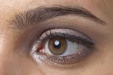 kadın kahverengi göz