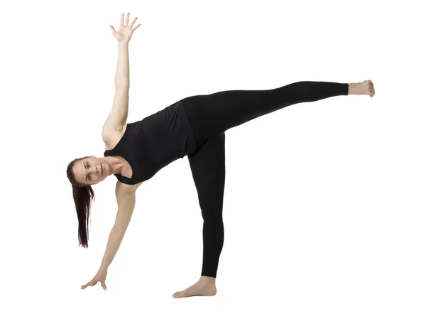 Una mujer en una pose de yoga de giro —  Fotos de Stock