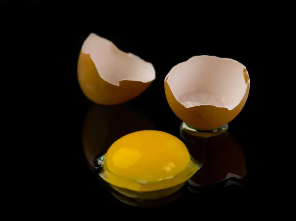 Brown egg cracked — Stock Photo, Image