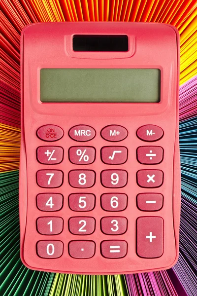 Primer plano de una calculadora y paleta de colores — Foto de Stock