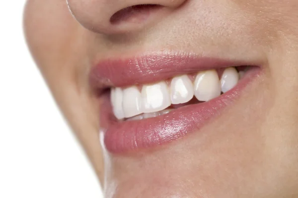 Lábios sorridentes de uma fêmea — Fotografia de Stock