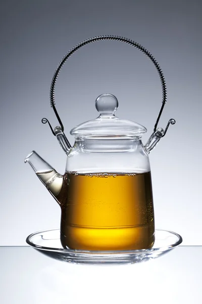 Tee in Teekanne — Stockfoto