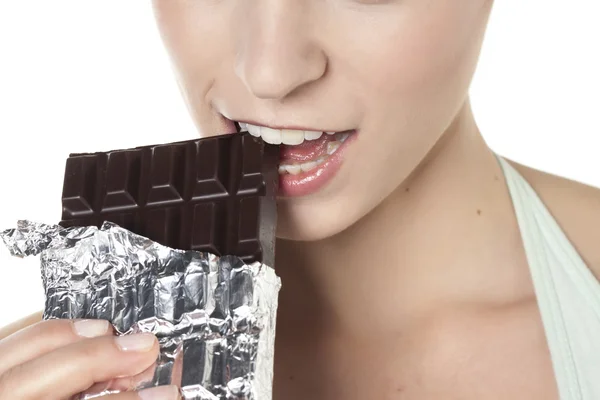 Hermosa dama comiendo chocolates Fotos de stock libres de derechos