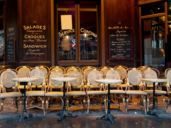 Kafe masaları ve sandalyeler