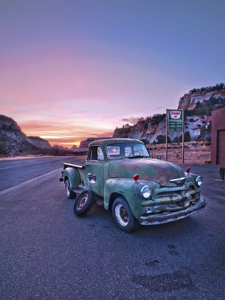 Old truck in zion national park — Stock Photo, Image