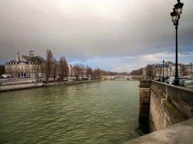 Paris 'te Seine