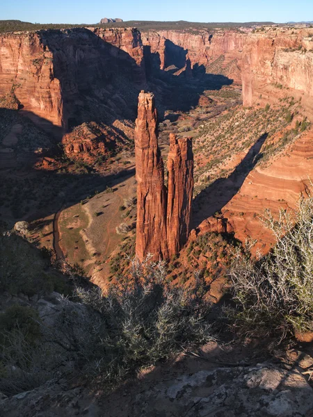 Malebné záběr vysoký skalní útvar nazvaný spider rock — Stock fotografie