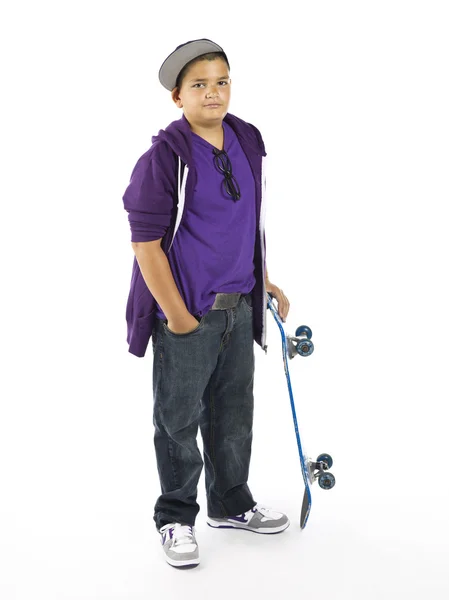 Menino com skate — Fotografia de Stock