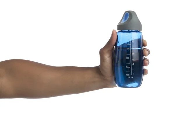 Ruka drží sklenici s vodou — Stock fotografie