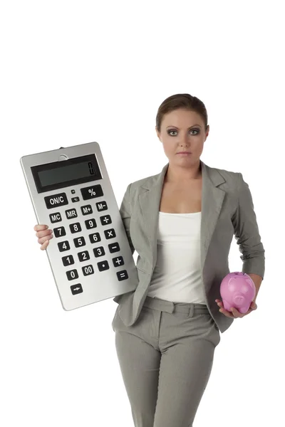 Donna d'affari con grande calcolatrice e salvadanaio rosa — Foto Stock
