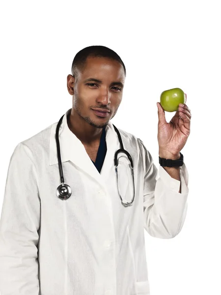 Junger Arzt zeigt grünen Apfel — Stockfoto