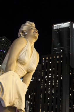 close up statue marilyn monroe in chicago