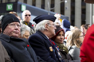 kıdemli vatandaş gözlük yansıma