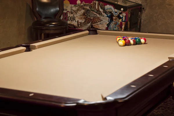 Billard auf dem Billardtisch — Stockfoto