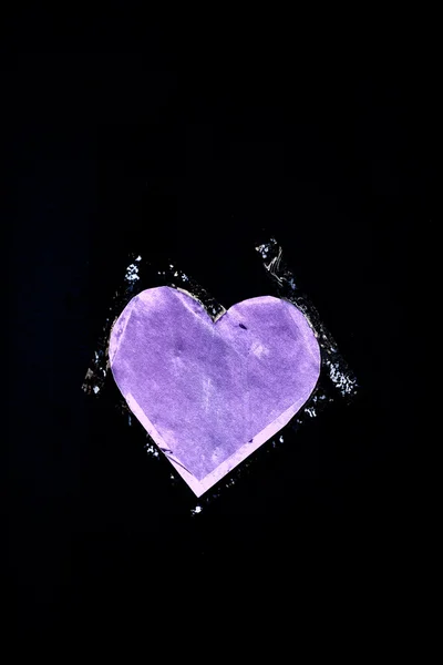 Άποψη του σχήμα καρδιάς σε σκούρο φόντο — Φωτογραφία Αρχείου