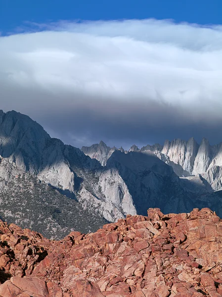 Sunrise easte kısa bir süre sonra Kanlısırt'ta yoğun ve alabama hills — Stok fotoğraf