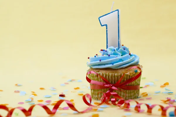 Close up image of a cupcake with number 1 candle — Stock Photo, Image