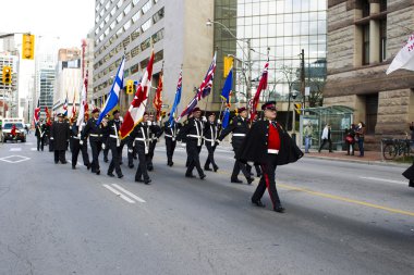 görüş-in yürüyen bant bayrakları ile