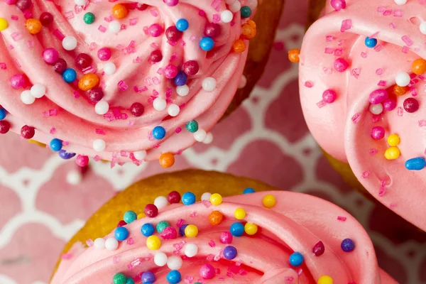 Extreme close up shot of a strawberry cupcake with tons of sprin — Stock Photo, Image