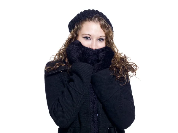 Portret van een vrouw die betrekking hebben op haar gezicht met een sjaal — Stockfoto