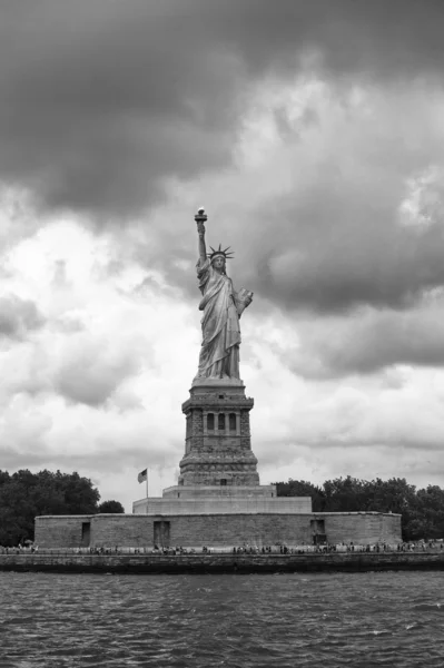 Immagine in bianco e nero della statua della Libertà — Foto Stock