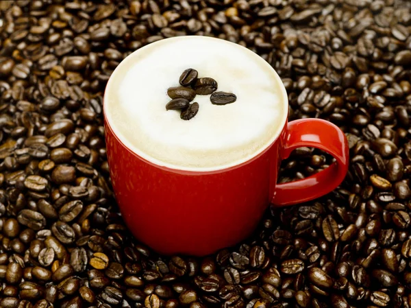 Cappuccino in red mug — Stock Photo, Image