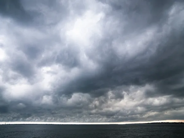 Clouds looking dark — Stock Photo, Image