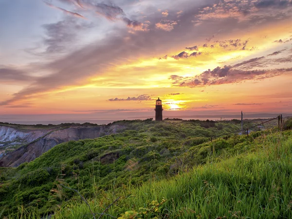 Leuchtturm bei Sonnenuntergang auf Marthas Weingut — Stockfoto