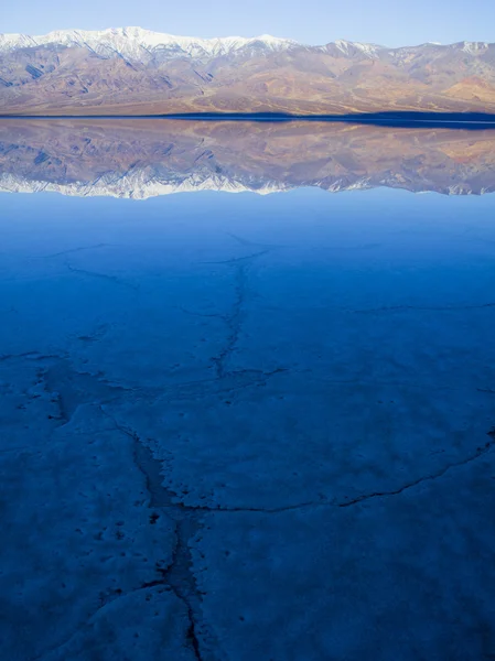 Salt flats of death valley — Stock Photo, Image