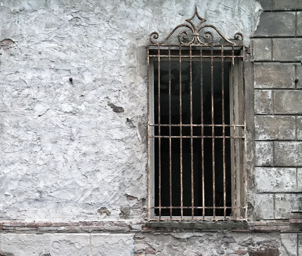 Vista de una ventana oxidada —  Fotos de Stock