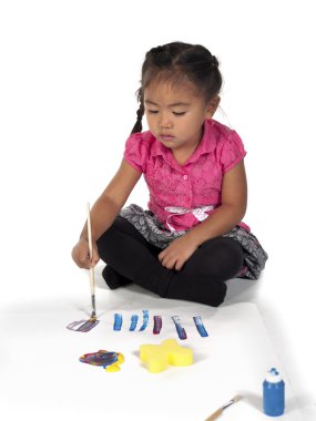 resim yaparken şirin İlköğretim kız resim