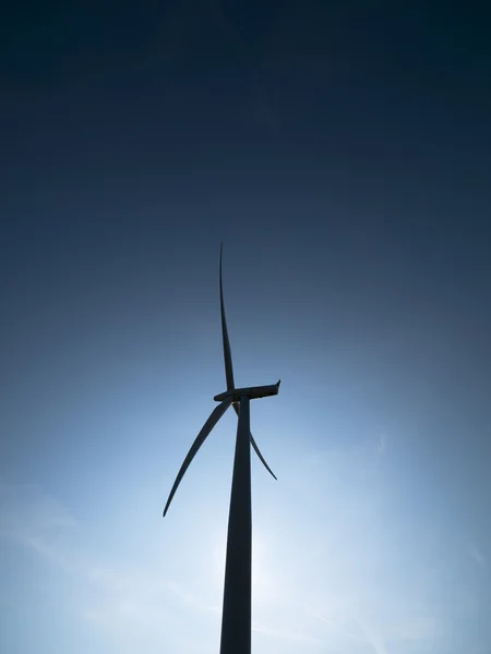 Çevre koruma rüzgar türbini — Stok fotoğraf