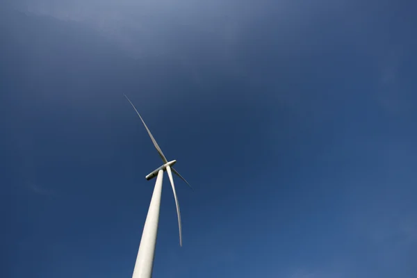 Elektrischer Generator mit Windkraft — Stockfoto