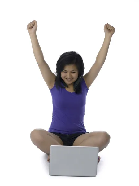 Izgatott nő laptop — Stock Fotó