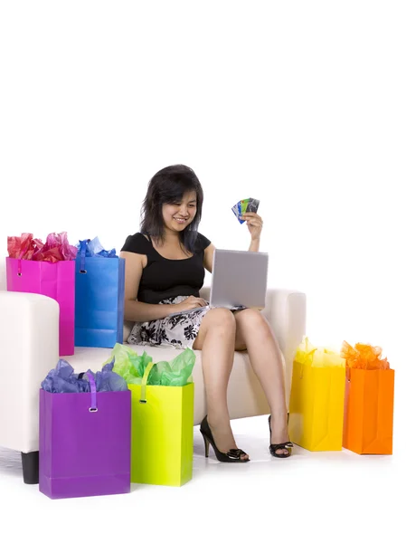 Pretty young asian woman using credit card to shop online — Stock Photo, Image