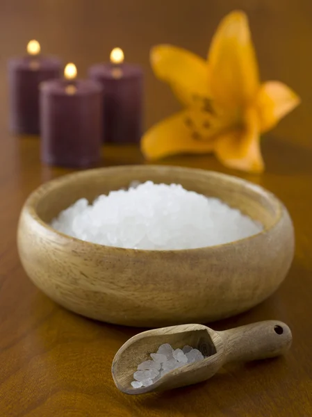 466 spa salt with flower and candles — Stock Photo, Image