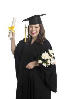 onun diploması tutan kadın mezun