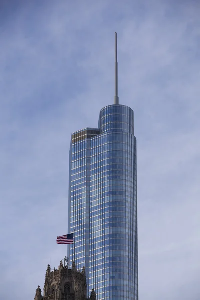 544 low angle shot of a tall building — Stock Photo, Image