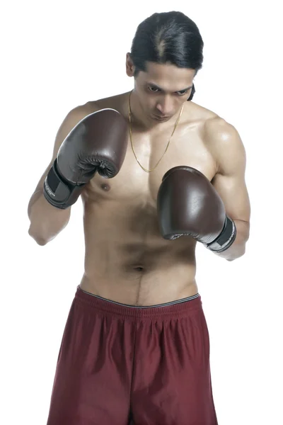 Boxeador masculino agresivo — Foto de Stock