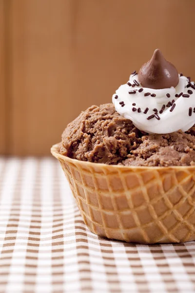 283 chocolate ice cream in sugar cone — Stock Photo, Image