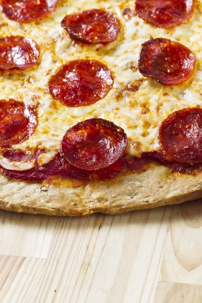 684 bijgesneden afbeelding van een pizza — Stockfoto