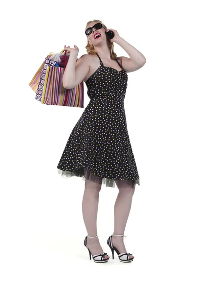 692 donna con shopping bag comunicazione al telefono — Foto Stock