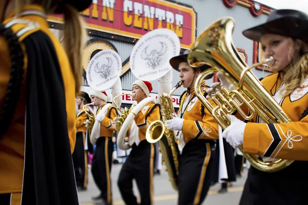 View of marching band playing brass instrument — Stock Photo, Image