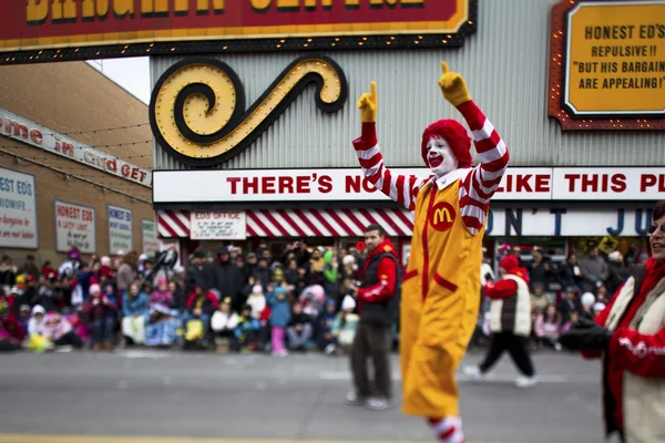 Blick auf große McDonalds Clown — Stockfoto
