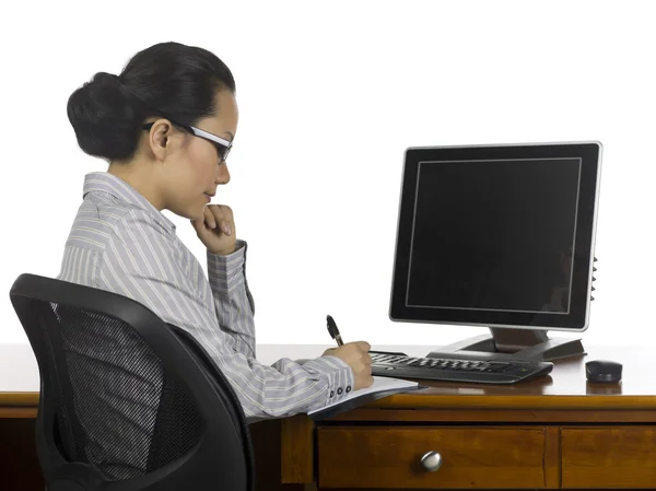 Una mujer de negocios ocupada — Foto de Stock